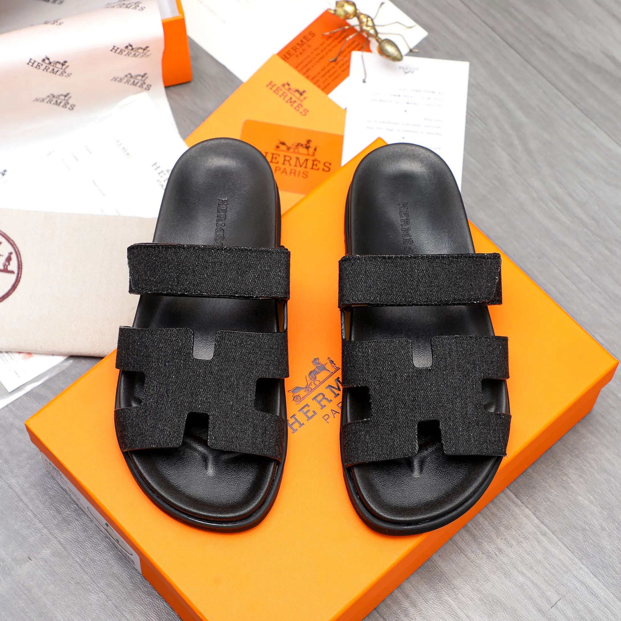 Men's shoes 💰340 Product trademark: Hermes "Hermes" Couple's slippers True size: 36-46 Product material: Selected denim breathable upper, microfiber lining, original outsole